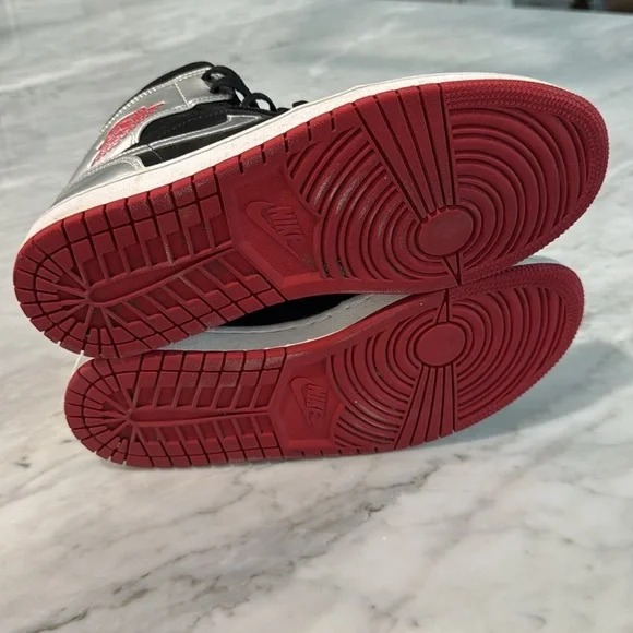 Nike Jordan 1 Mid - Picture 8 of 10